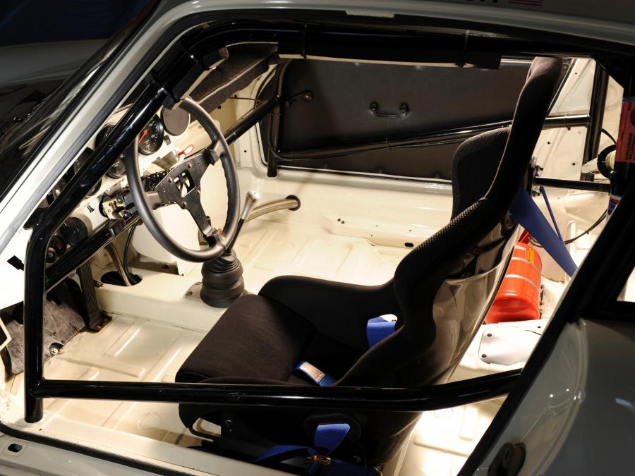 Интерьер Porsche 911 Carrera RSR 3.0 Coupe 1974 года  (фото 9 из 40)